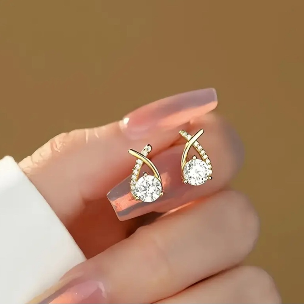 Elegant Twisted Teardrop Earrings with Sparkling Cubic Zirconia- NIP - Picture 8 of 11